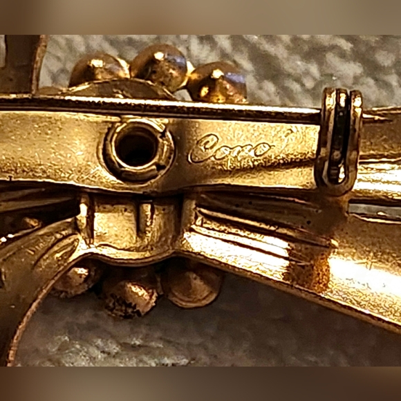 Vintage Coro Uranium Glass & Goldtone Brooch - Picture 4 of 5